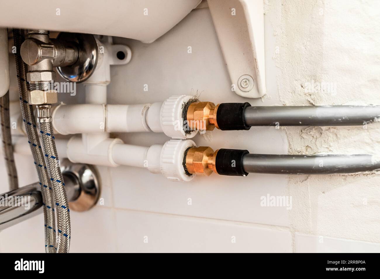 connection of polypropylene and flexible polyethylene plastic pipes