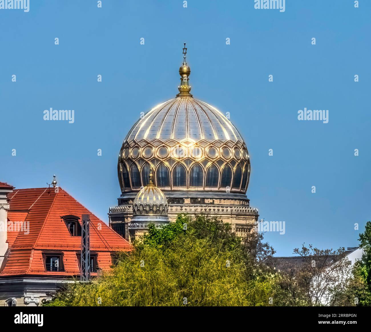 Golden Dome New Jewish Synagogue Berlin Germany. Originally built in 1865. Closed by Nazis in 1940. In 1993 Dome was restored and a small congregation Stock Photo