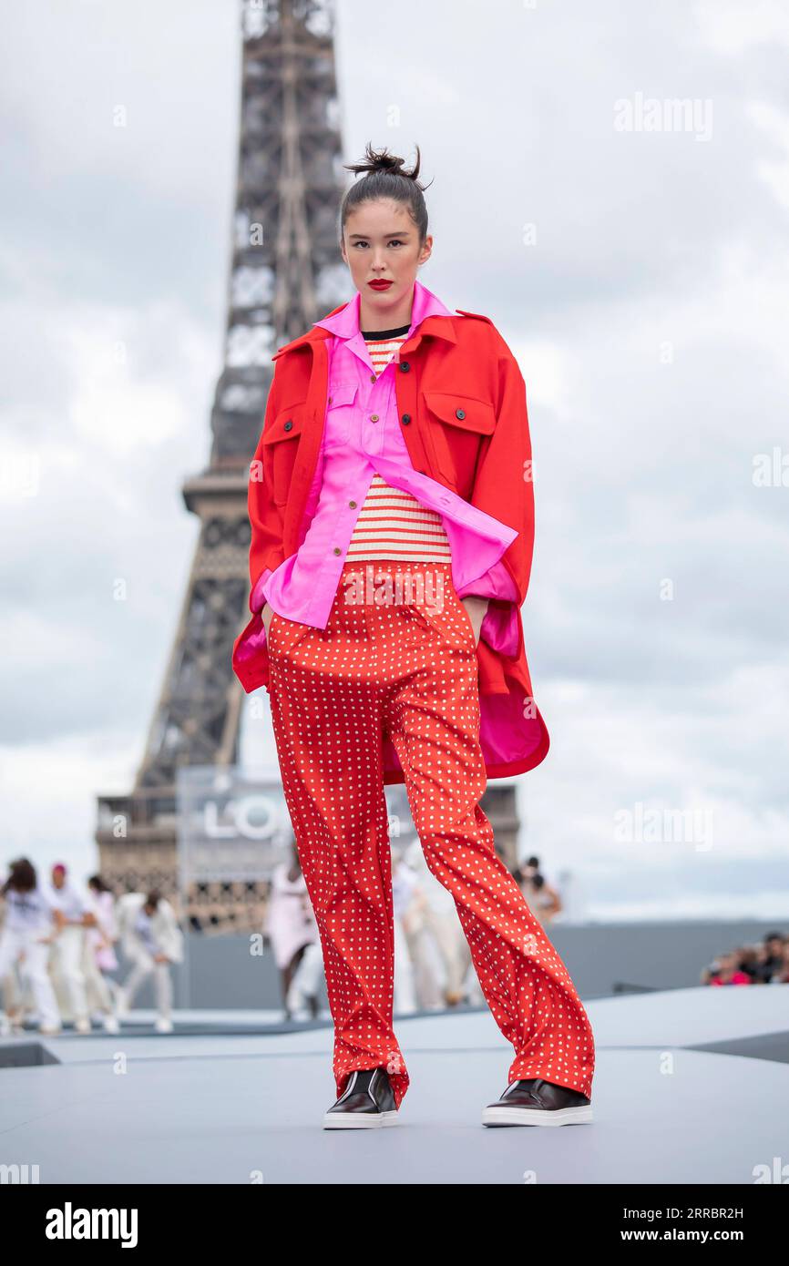 Chanel FW19 Paris Fashion Week Street Style