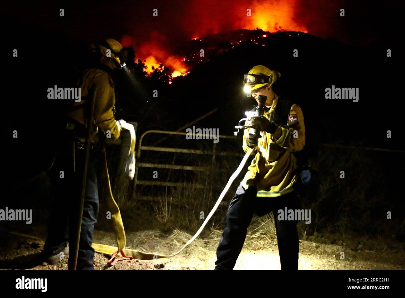 211014 -- SANTA BARBARA COUNTY, Oct. 14, 2021 -- Firefighters work to contain the Alisal Fire in Santa Barbara County, California, the United States, Oct. 13, 2021. A fast growing wildfire in Southern California swelled to over 16,000 acres 64.7 square km as of Thursday morning with more evacuations ordered. The Alisal Fire is now 16,801 acres with only 5 percent containment, said the Santa Barbara County Fire Department in its latest update. U.S.-SANTA BARBARA COUNTY-WILDFIRE GaoxShan PUBLICATIONxNOTxINxCHN Stock Photo