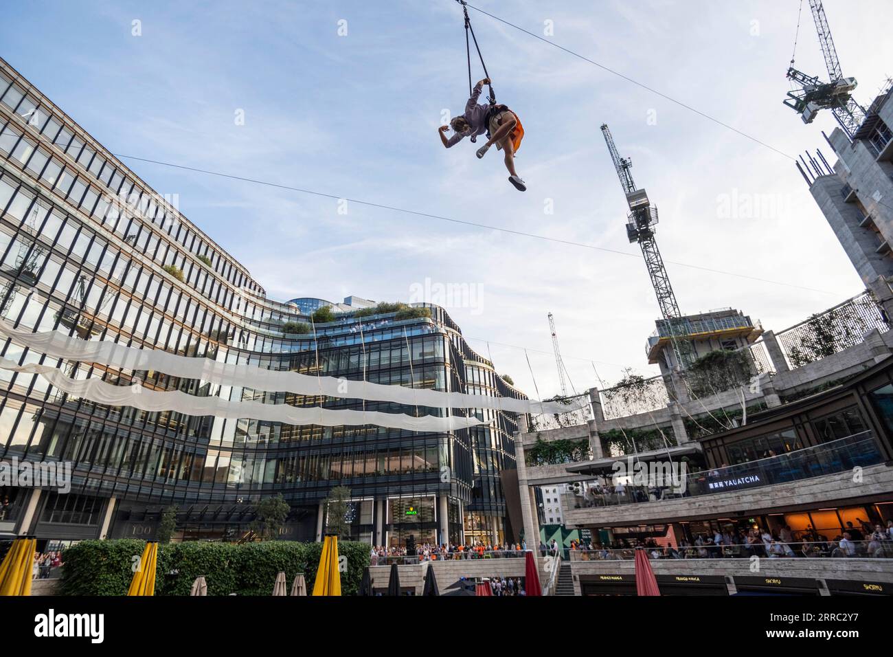 London, UK.  7 September 2023.  A performer takes part in Dinner for All, an immersive circus show by Gorilla Circus to launch week two of the City of London’s revival of Bartholomew Fair.  The free performance runs until September 9 in Broadgate Circle near Liverpool Street station.  Credit: Stephen Chung / EMPICS / Alamy Live News Stock Photo