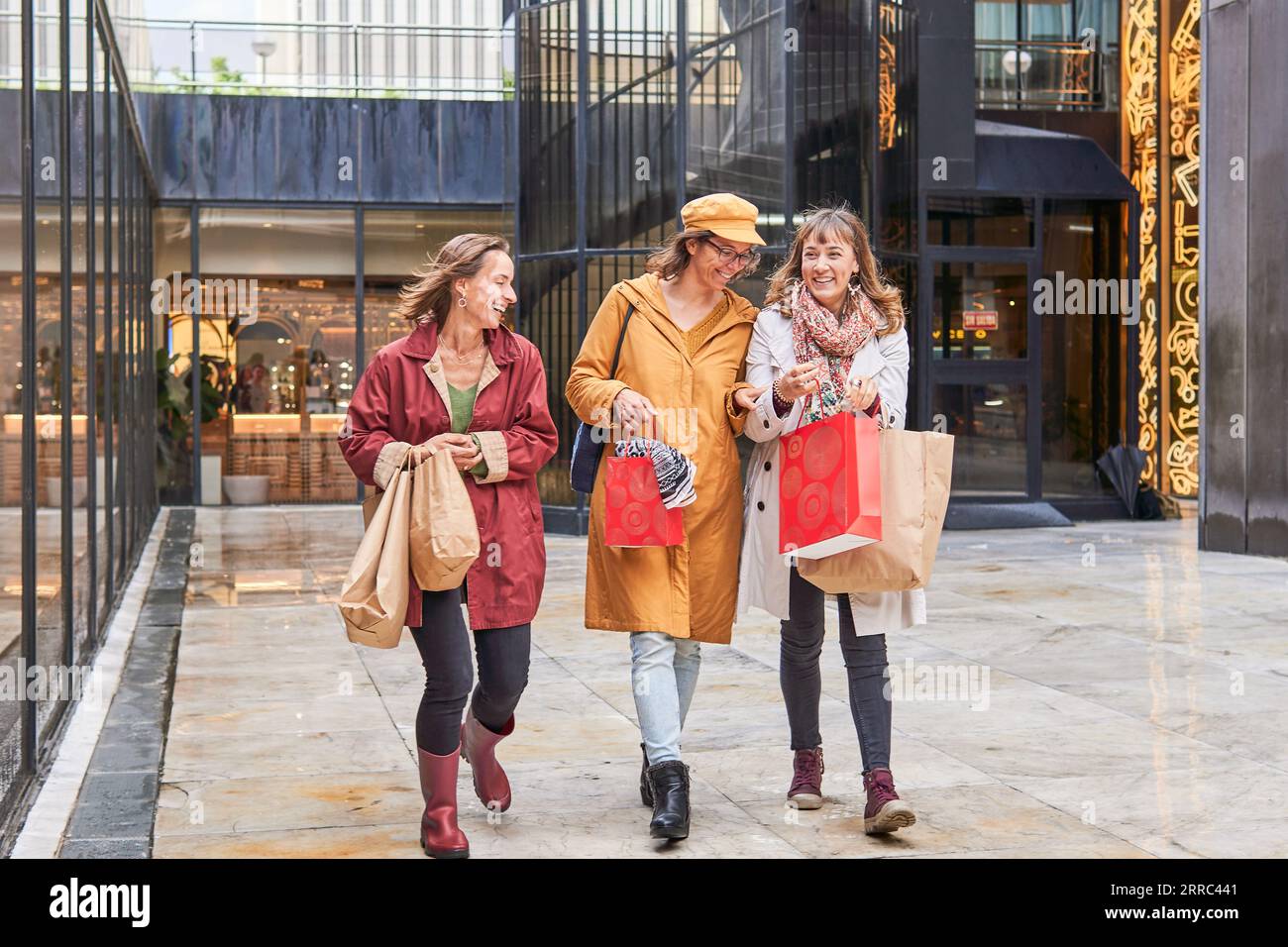 Mature women friends laughing hi-res stock photography and images - Alamy