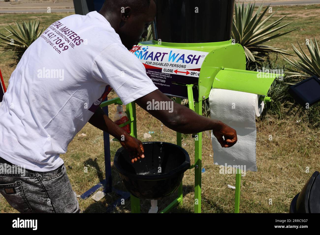 211019 -- ACCRA, Oct. 19, 2021 -- A worker demonstrates the proper way to use a handwashing facility in Accra, Ghana, on Oct. 15, 2021. The ongoing COVID-19 pandemic that lasted for more than a year in Ghana has not only prompted citizens to care more about their hand hygiene, but spurred local inventors to come up with more creative ways to cater to people s needs for handwashing, particularly in public. TO GO WITH Feature: Ghanaian inventors bring out creative handwashing facilities to combat COVID-19  GHANA-ACCRA-COVID-19-INVENTION-WASHING FACILITY XuxZheng PUBLICATIONxNOTxINxCHN Stock Photo