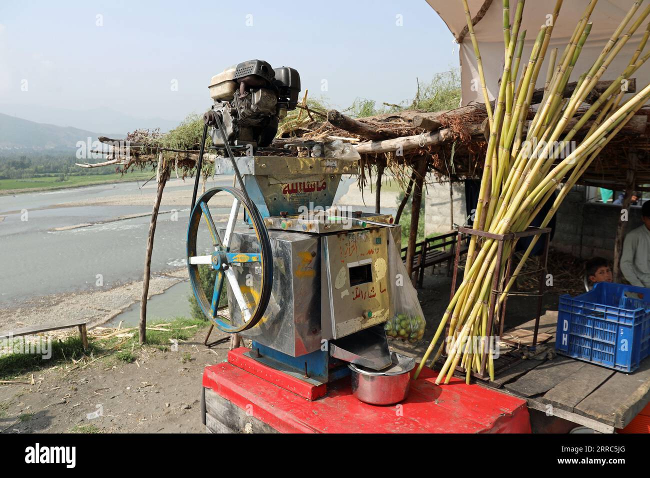 Sugarcane squeezer in Pakistan Stock Photo