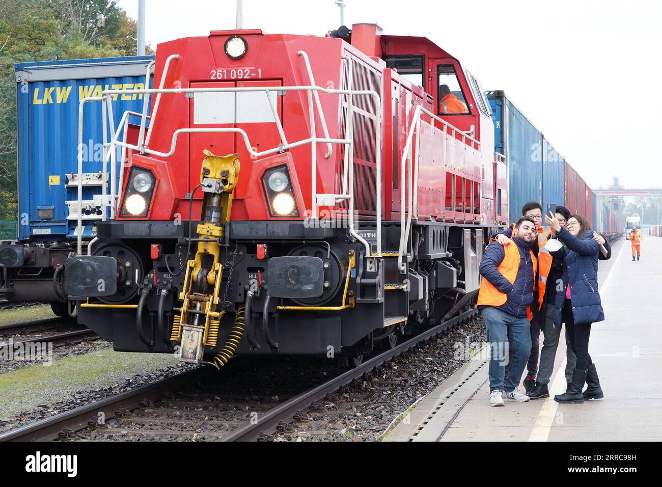 211027 -- HAMBURG, Oct. 27, 2021 -- Staff members pose for photos with the first Shanghai Express in Hamburg, Germany, on Oct. 26, 2021. The first Shanghai Express, carrying 50 containers loaded with apparel, auto parts and solar panels, traveled more than 10,000 km before arriving in northern Germany late on Monday. The China-Europe freight trains traveling along 73 routes have reached more than 170 cities in 23 European countries, since it was launched in 2011.  GERMANY-HAMBURG-CHINA-EUROPE FREIGHT TRAIN-ARRIVAL WangxQing PUBLICATIONxNOTxINxCHN Stock Photo