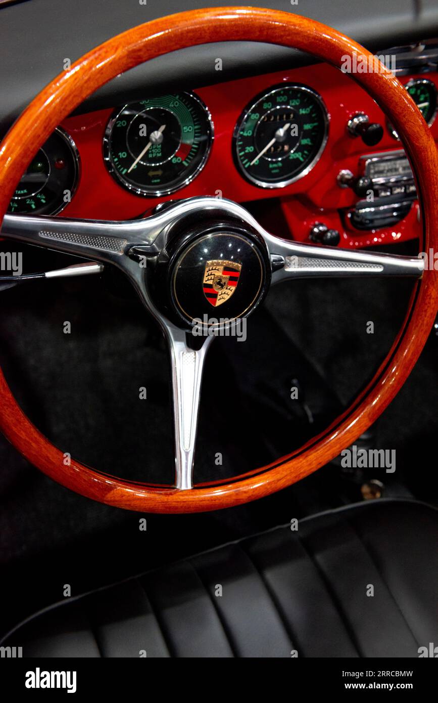 Classic Porsche 356 SC Cabriolet 1964 steering wheel and dashboard Stock Photo