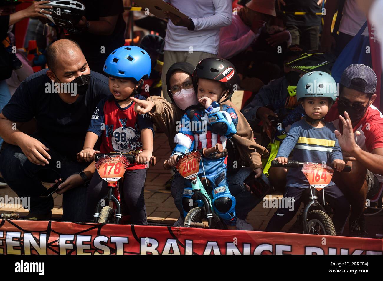 211031 JAKARTA, Oct. 31, 2021 Children by their