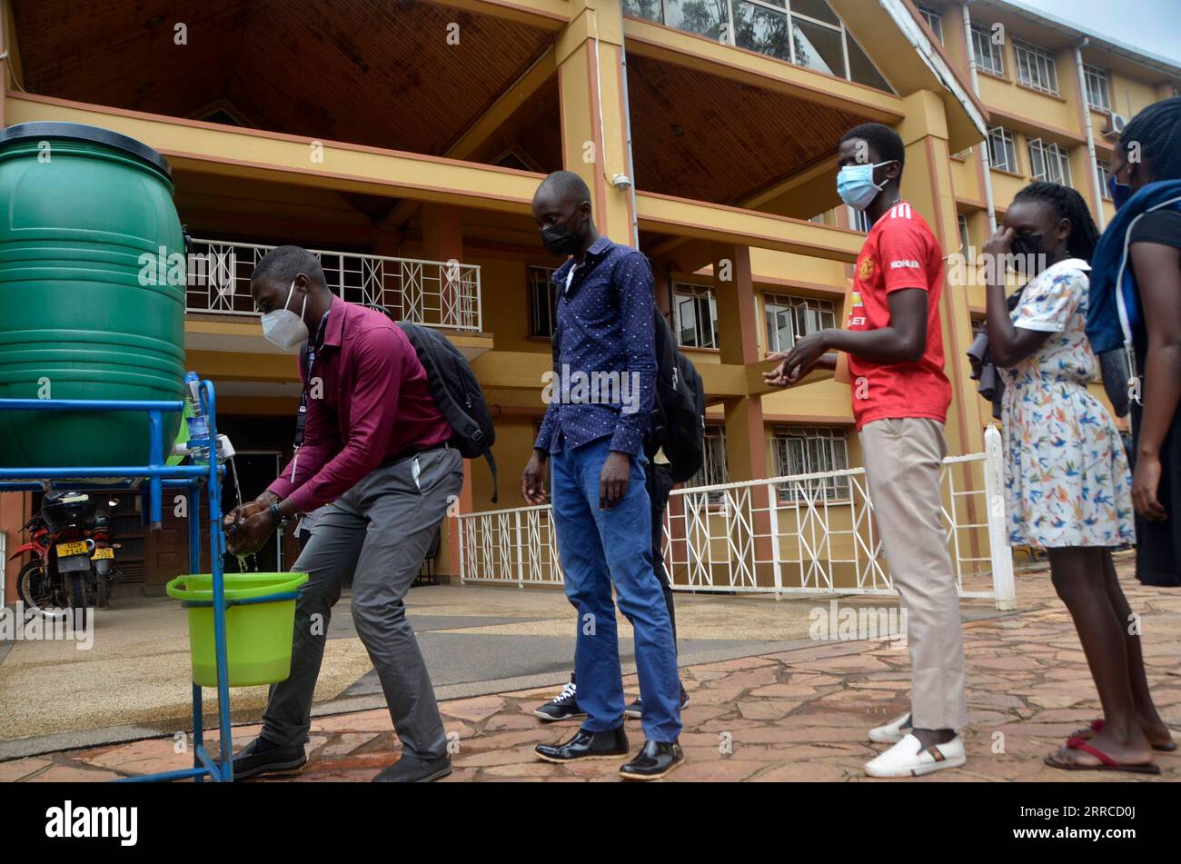 211101 -- KAMPALA, Nov. 1, 2021 -- Students line up to wash their hands at Makerere University in Kampala, Uganda, Nov. 1, 2021. Institutions of higher learning in Uganda reopened on Monday following their closure in June this year due to the COVID-19 pandemic. Photo by /Xinhua UGANDA-KAMPALA-COVID-19-UNIVERSITY-REOPENING NicholasxKajoba PUBLICATIONxNOTxINxCHN Stock Photo