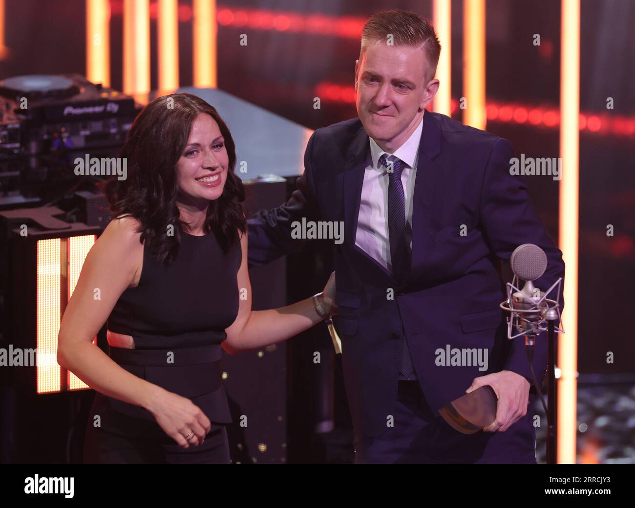 Hamburg, Germany. 07th Sep, 2023. During the German Radio Award 2023 ceremony, Tobias Fenneker and Sinah Jakobsmeyer from Radio Hochstift embrace on stage with the award in the category 'Best Program Action' for 'Wir haben Depressionen'. Credit: Christian Charisius/dpa/Alamy Live News Stock Photo