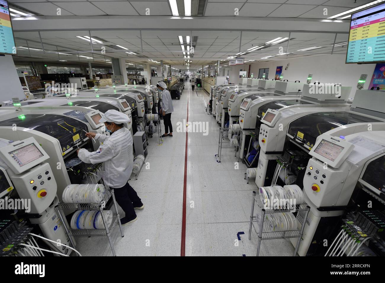 211121 -- HEFEI, Nov. 21, 2021 -- Workers operate on the production line at LCFC Hefei Electronics Technology Co., Ltd. in Hefei, east China s Anhui Province, March 5, 2020.  Xinhua Headlines: China s manufacturing goes digital, green for high-quality growth ZhouxMu PUBLICATIONxNOTxINxCHN Stock Photo