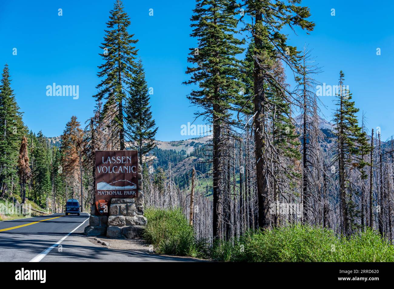 California, USA - 8.2023: Entrance sign to Lassen Volcanic National ...