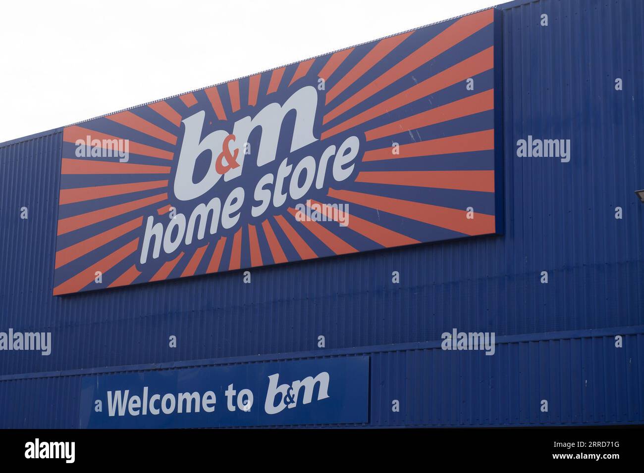 London, UK. 10 Aug 2023. A general view of a branch of discount homeware retailer B &M at Colindale Retail Park. The retailer is set to buy up to 51 W Stock Photo