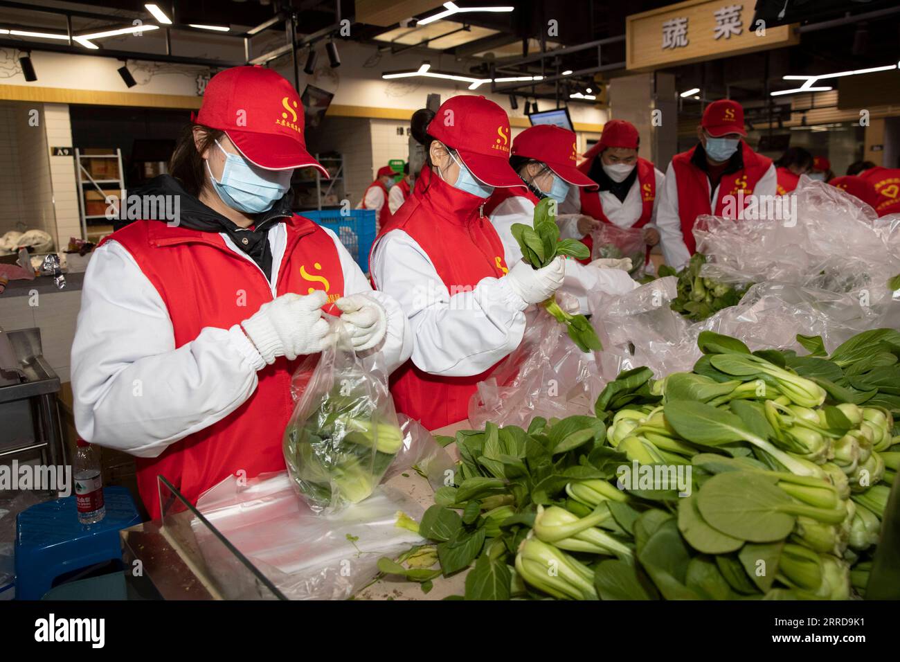 211212 -- SHANGYU, Dec. 12, 2021 -- Volunteers pack daily necessities for distribution to residents in Shangyu District of Shaoxing City, east China s Zhejiang Province, Dec. 12, 2021. East China s Zhejiang Province registered 138 locally-transmitted confirmed COVID-19 cases and one asymptomatic carrier between Dec. 5 and 3 p.m. Sunday, amid the latest COVID-19 resurgence. Of the total, 44 cases were reported in Ningbo, 77 cases and one asymptomatic carrier were in Shaoxing, and 17 cases were in the provincial capital of Hangzhou, said a provincial government press conference Sunday. Photo by Stock Photo