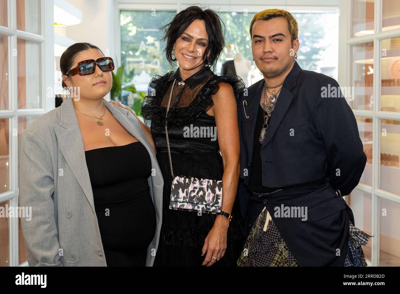 Yasmin Oversized Sunglasses - Women's Fashion | Forever New