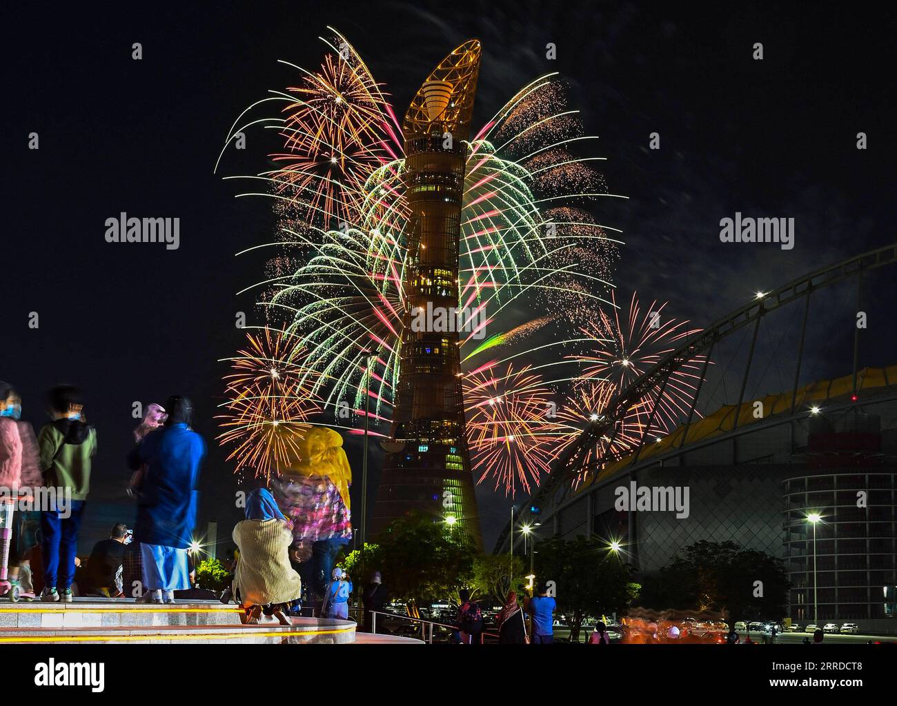 211217 -- DOHA, Dec. 17, 2021 -- People watch fireworks on the eve of Qatar National Day in Doha, Qatar, on Dec. 17, 2021. Qatar will celebrate its National Day on Dec. 18. Photo by /Xinhua QATAR-DOHA-NATIONAL DAY-FIREWORKS Nikku PUBLICATIONxNOTxINxCHN Stock Photo