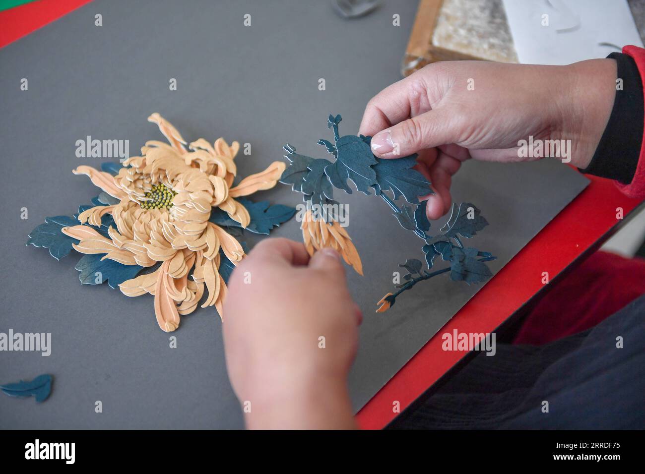 Chinese paper cutting technique hi-res stock photography and images - Alamy