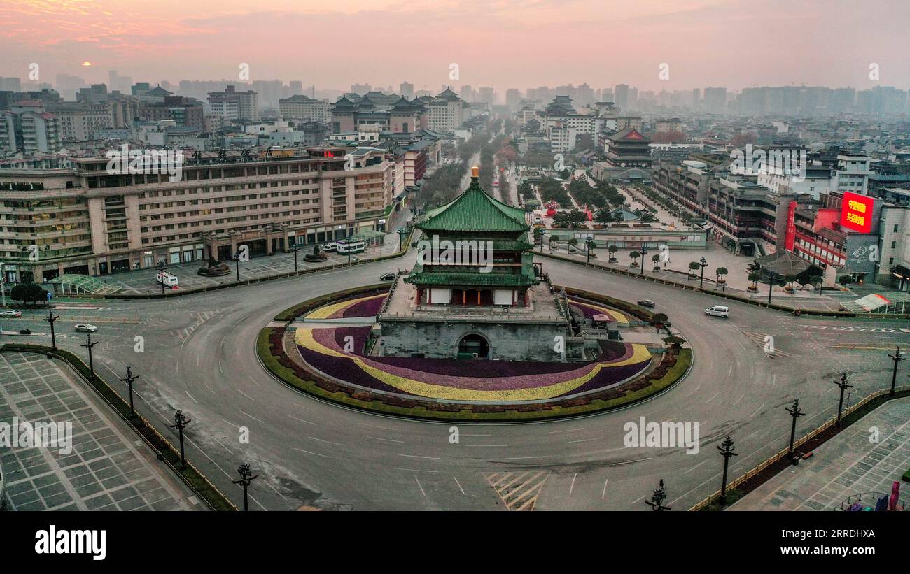 211227 -- XI AN, Dec. 27, 2021 -- Aerial photo taken on Dec. 27, 2021 shows an empty square in Xi an, northwest China s Shaanxi Province. Xi an has strengthened its anti-epidemic measures and implemented the strictest closed-off management starting from Monday to curb the spread of the latest COVID-19 resurgence.  CHINA-SHAANXI-XI AN-COVID-19-PREVENTION AND CONTROL CN TaoxMing PUBLICATIONxNOTxINxCHN Stock Photo