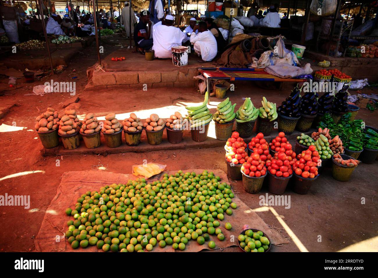 220108 KHARTOUM, Jan. 8, 2022 Vendors sell vegetables and fruits