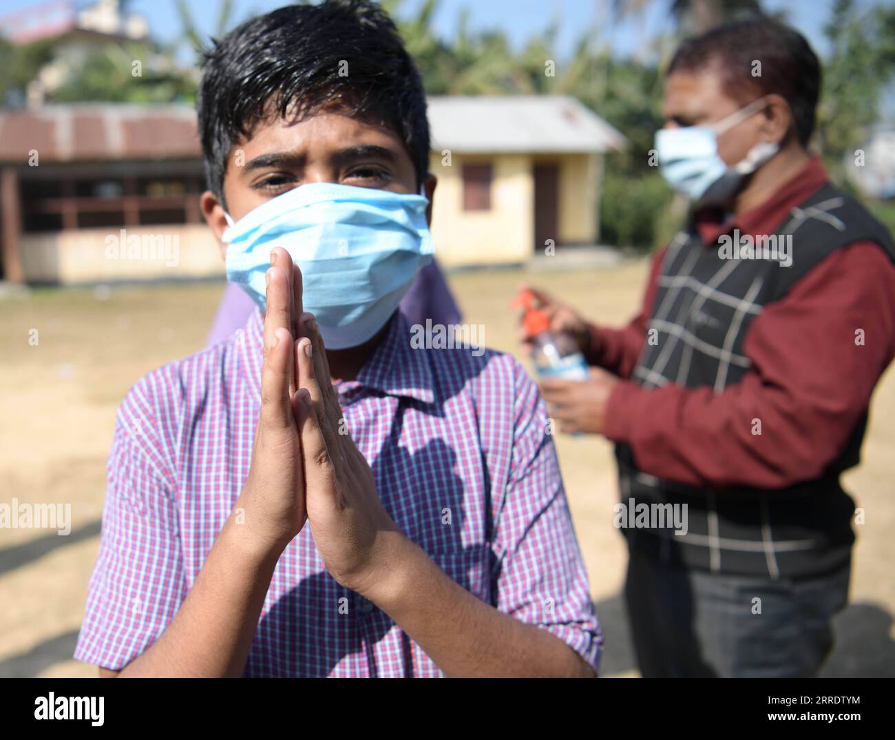 220108 -- AGARTALA, Jan. 8, 2022 -- A students sanitizes his hands before entering classroom at a school in Agartala, the capital city of India s northeastern state of Tripura, Jan. 8, 2022. /Xinhua INDIA-AGARTALA-SCHOOL-COVID-19-MEASURES Str PUBLICATIONxNOTxINxCHN Stock Photo