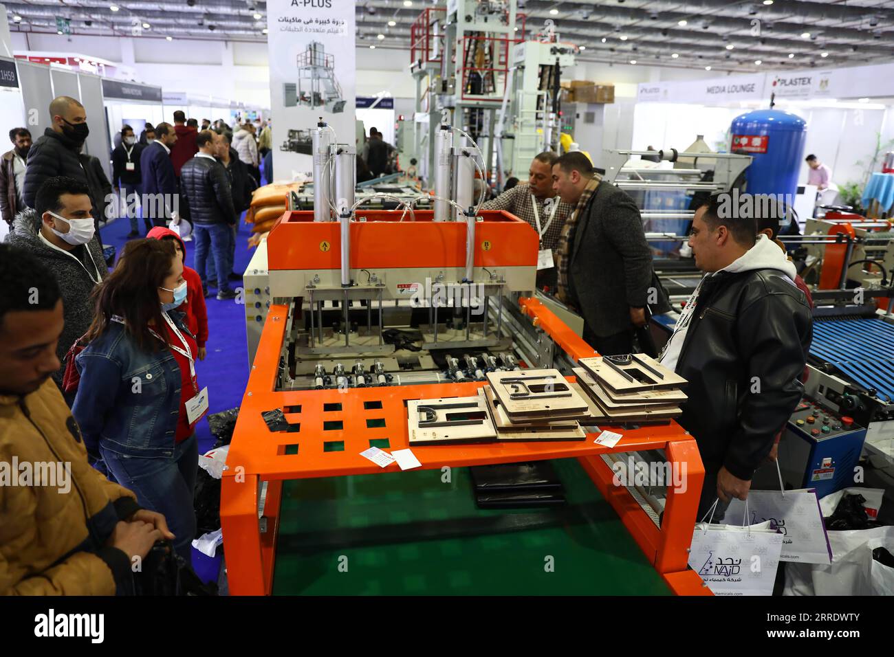 220110 CAIRO, Jan. 10, 2022 People visit plastic machinery during