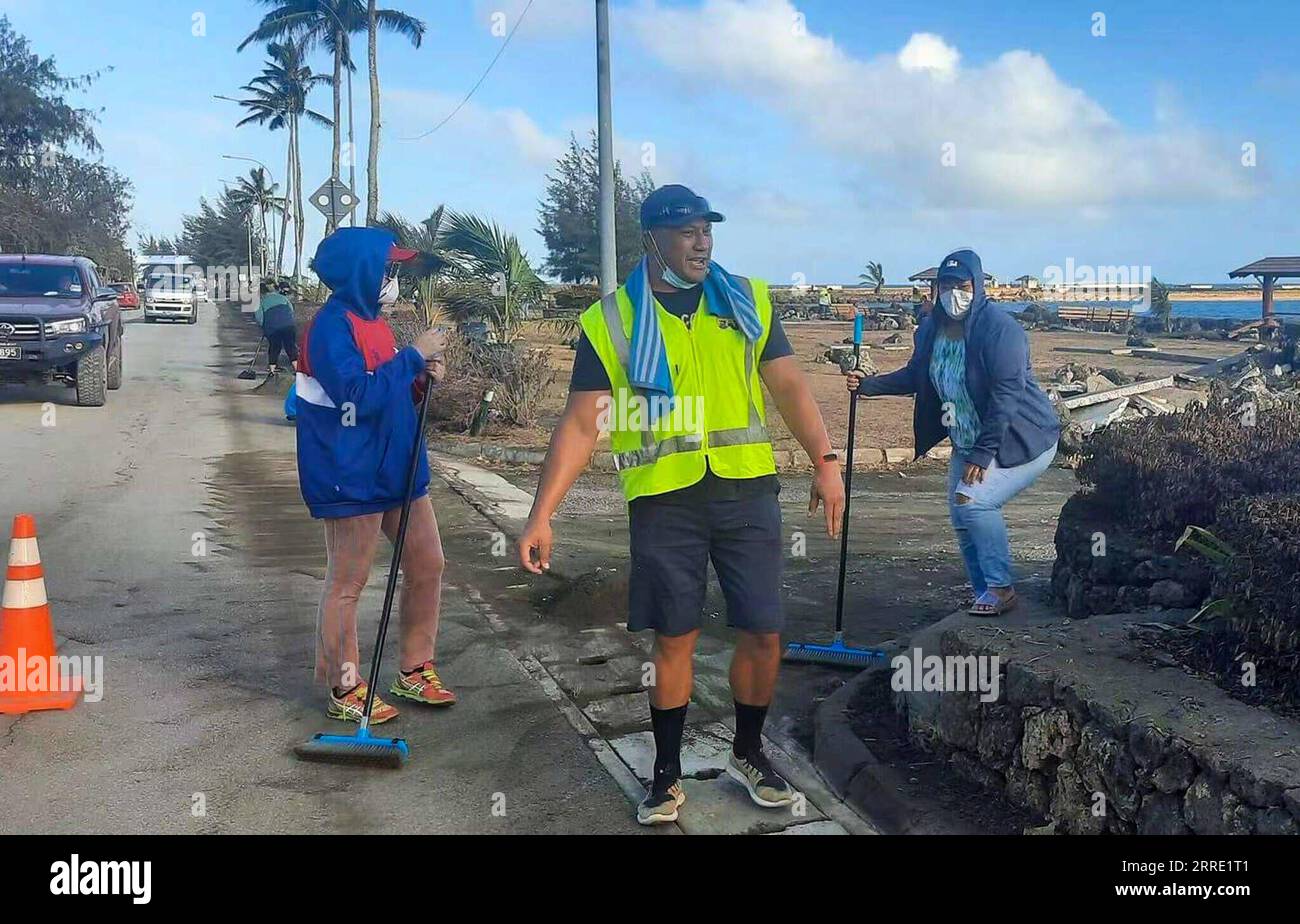 220120 NUKU ALOFA, Jan. 20, 2022 Local residents clear ash and