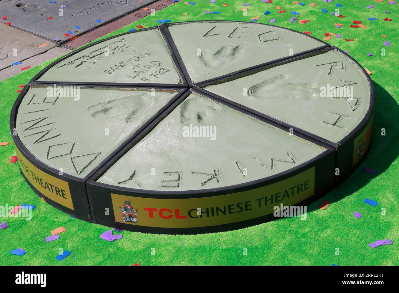 Teenage mutant ninja turtles pizza hi-res stock photography and images -  Alamy, image size:1300x956