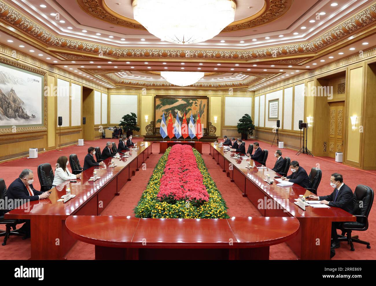 220206 -- BEIJING, Feb. 6, 2022 -- Chinese President Xi Jinping meets with Argentine President Alberto Fernandez, who came to China for the opening ceremony of the Beijing 2022 Olympic Winter Games, at the Great Hall of the People in Beijing, capital of China, Feb. 6, 2022.  CHINA-BEIJING-XI JINPING-ARGENTINE PRESIDENT-MEETING CN DingxLin PUBLICATIONxNOTxINxCHN Stock Photo