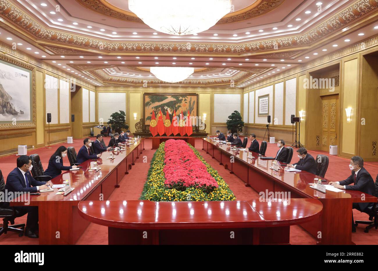 220206 -- BEIJING, Feb. 6, 2022 -- Chinese President Xi Jinping meets with Kyrgyz President Sadyr Zhaparov, who came to China for the opening ceremony of the Beijing 2022 Olympic Winter Games, at the Great Hall of the People in Beijing, capital of China, Feb. 6, 2022.  CHINA-BEIJING-XI JINPING-KYRGYZ PRESIDENT-MEETING CN LiuxWeibing PUBLICATIONxNOTxINxCHN Stock Photo