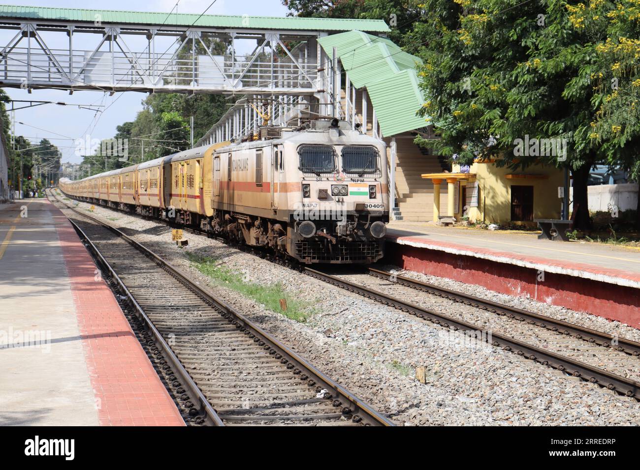 Royapuram WAP-7 Locomotive with Mysore bound Malgudi Express Stock ...