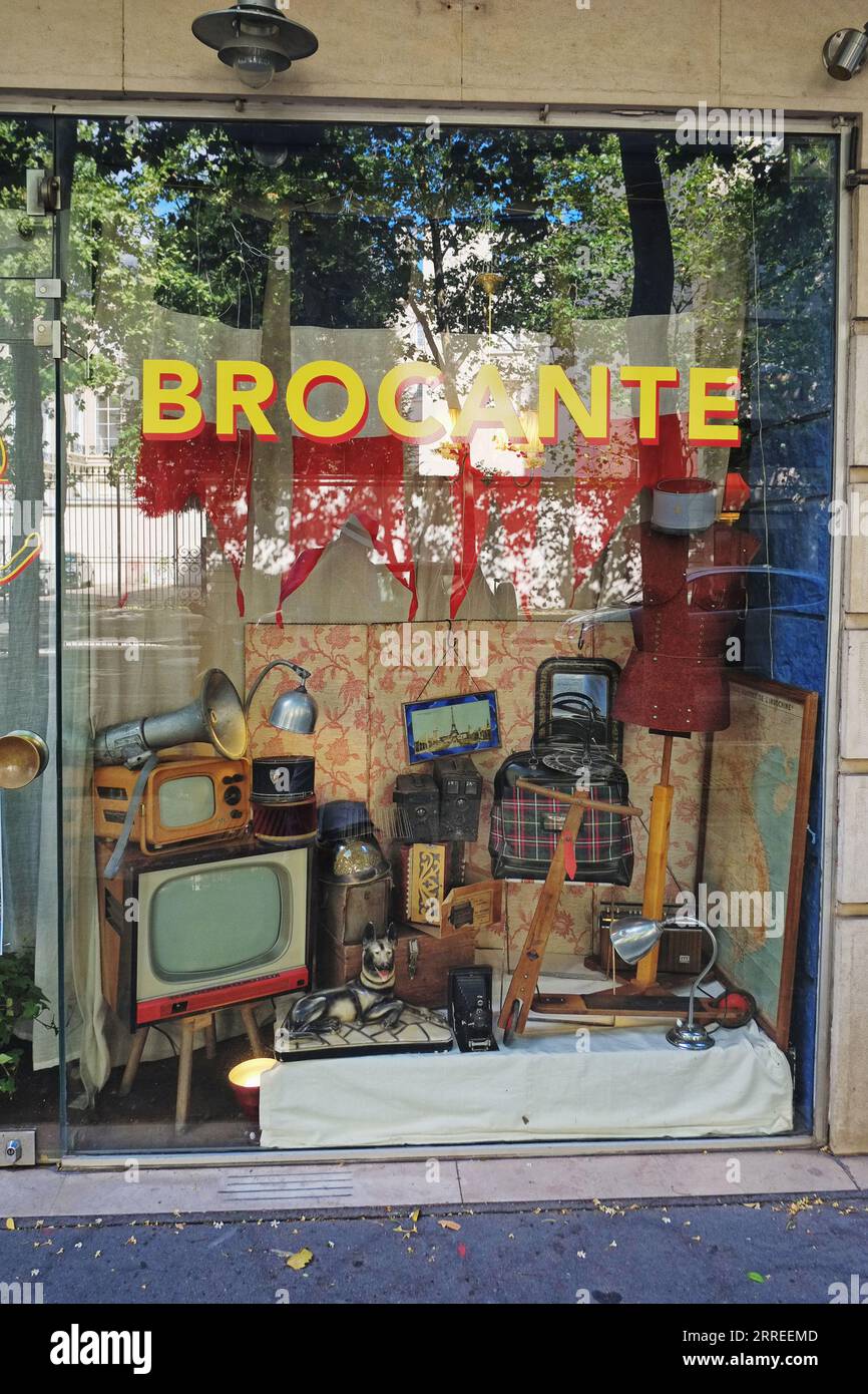 Window display of a Parisian vintage furniture shop, Brocante, Natsumi et Jerome on de la Tour-Maubourg Stock Photo
