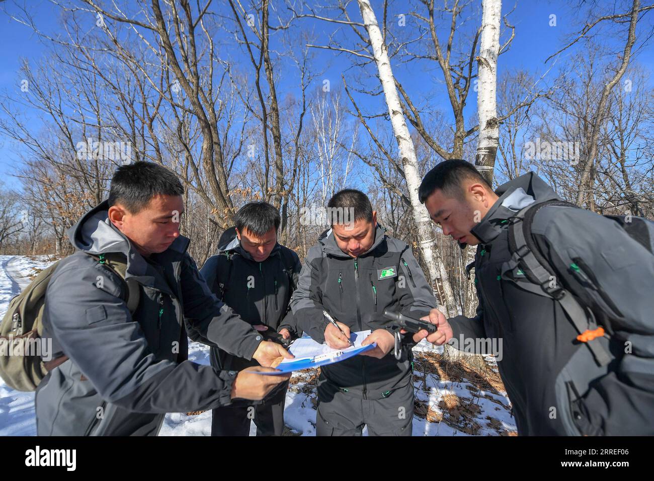 220225 -- CHANGCHUN, Feb. 25, 2022 -- Park rangers record locations on ...