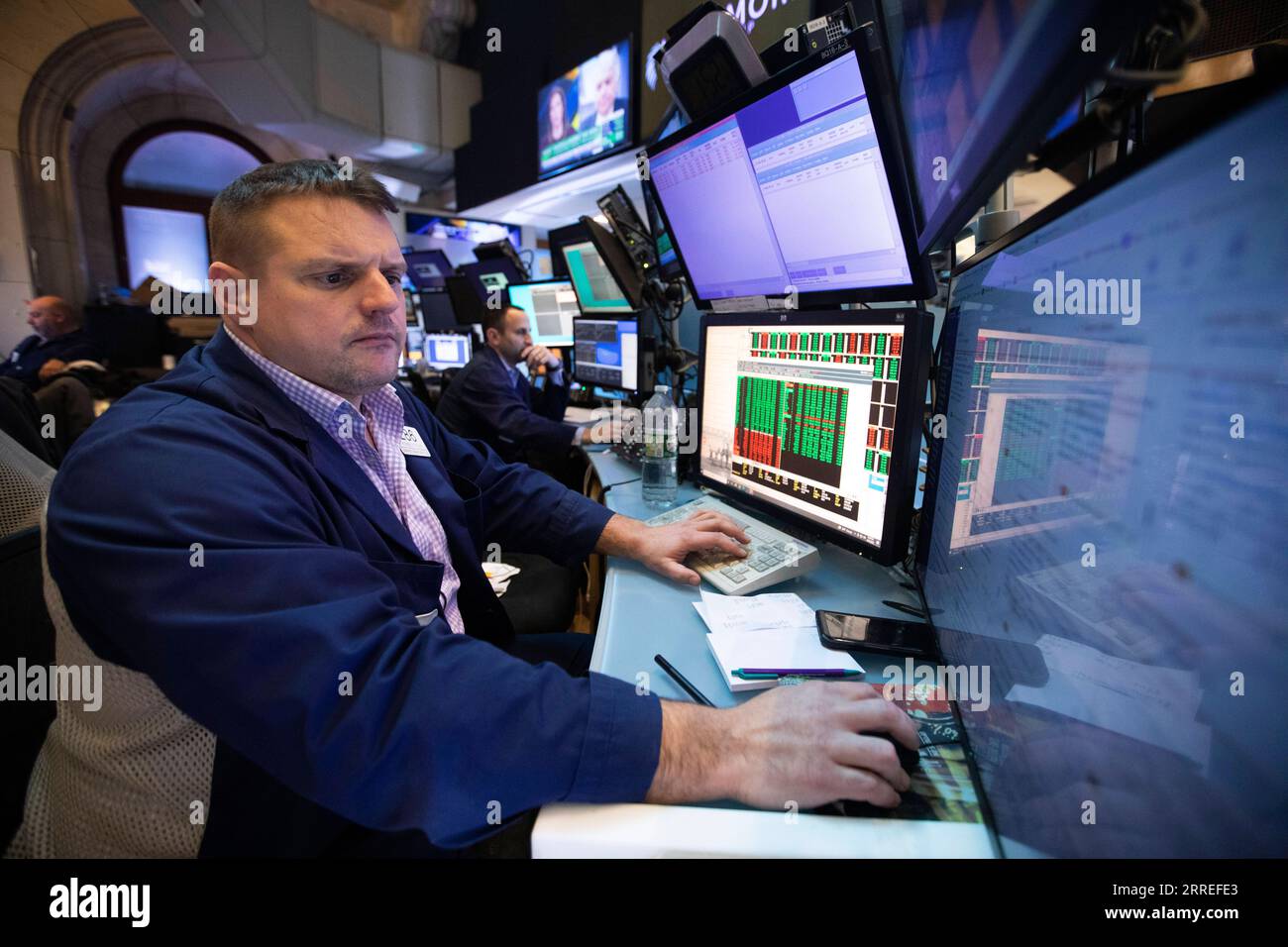 220226 -- NEW YORK, Feb. 26, 2022 -- Traders work at the New York Stock Exchange in New York, the United States, Feb. 25, 2022. U.S. stocks surged on Friday with the Dow logging its best day in over a year, as Wall Street closely followed updates on the Russia-Ukraine tensions. The Dow Jones Industrial Average jumped 834.92 points, or 2.51 percent, to 34,058.75. The S&P 500 rose 95.95 points, or 2.24 percent, to 4,384.65. The Nasdaq Composite Index increased 221.03 points, or 1.64 percent, to 13,694.62.  U.S.-NEW YORK-STOCK MARKET WangxYing PUBLICATIONxNOTxINxCHN Stock Photo
