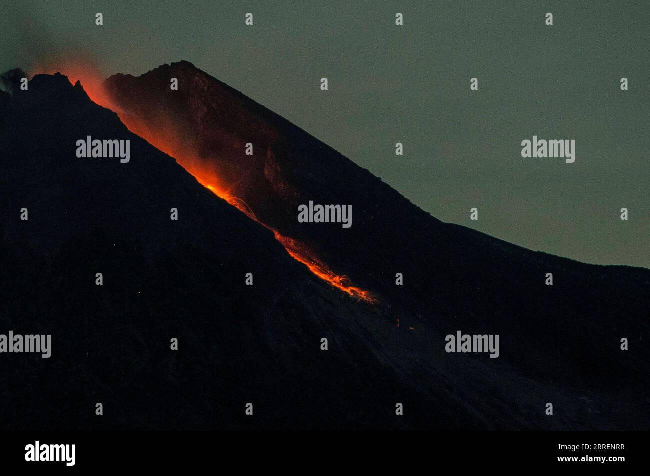 220311 -- YOGYAKARTA, March 11, 2022 -- The long exposure photo taken on March 10, 2022 shows volcanic materials spewing from Mount Merapi seen from Umbulharjo village in Sleman district, Yogyakarta, Indonesia. Photo by /Xinhua INDONESIA-YOGYAKARTA-MOUNT MERAPI-ERUPTION AgungxSupriyanto PUBLICATIONxNOTxINxCHN Stock Photo