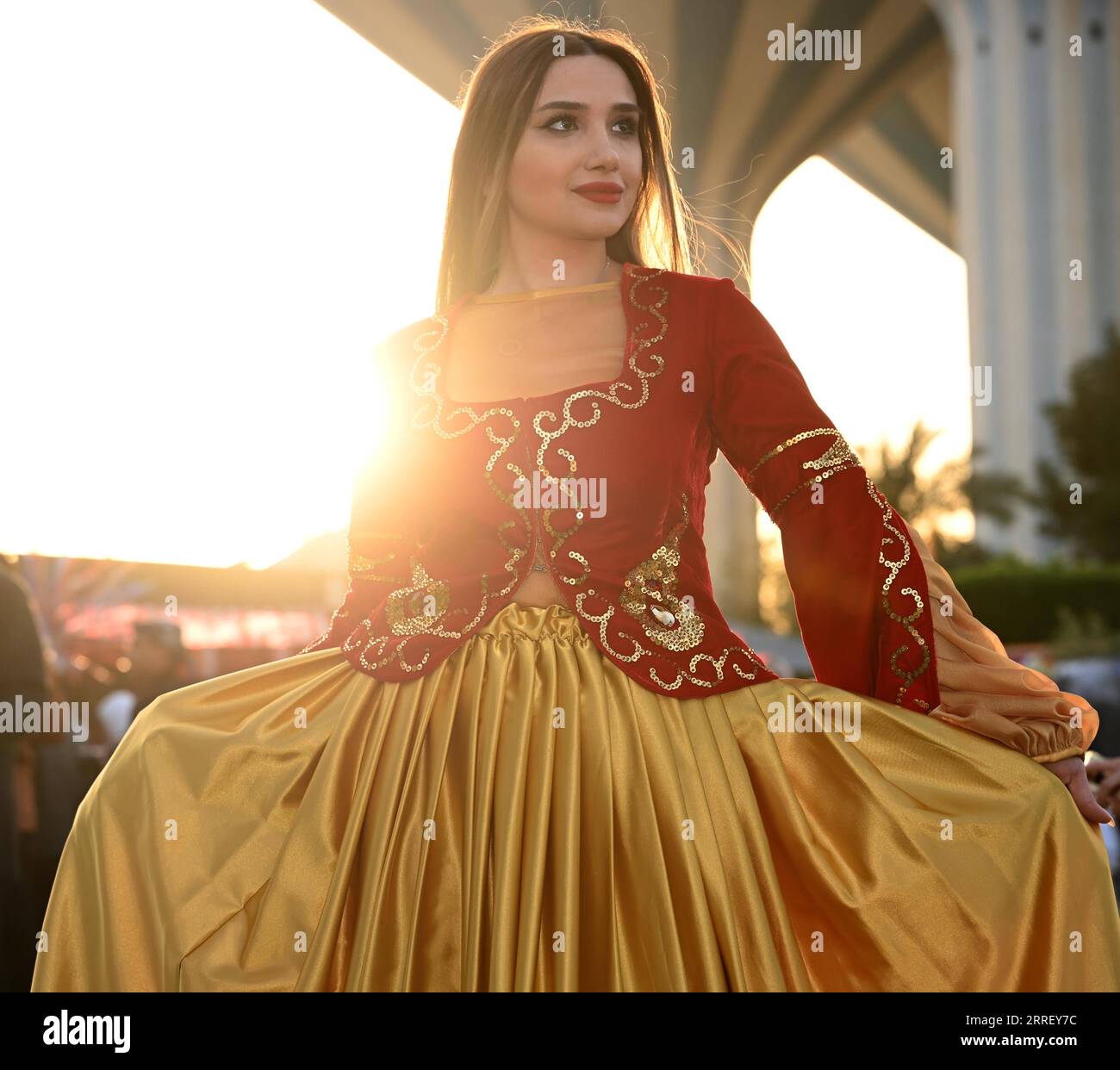 kuwait ladies dress hi-res stock photography and images stylish kuwait kuwait traditional dress female