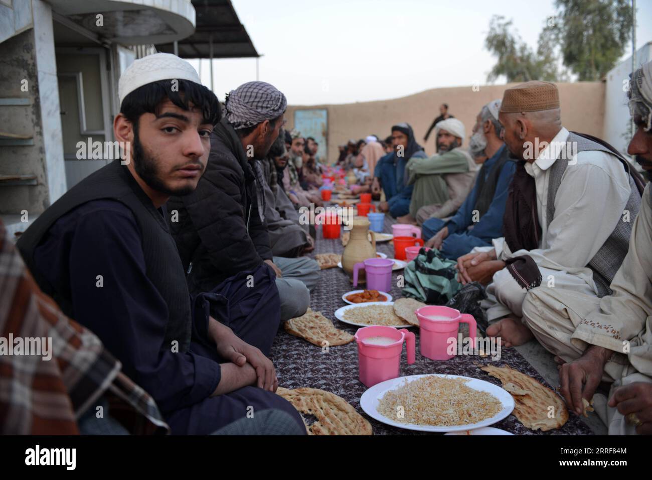 220403 -- KANDAHAR AFGHANISTAN, April 3, 2022 -- People wait for iftar meals during a charitable event in Kandahar, Afghanistan, on April 2, 2022. Photo by /Xinhua AFGHANISTAN-KANDAHAR-RAMADAN-IFTAR SanaullahxSeiam PUBLICATIONxNOTxINxCHN Stock Photo