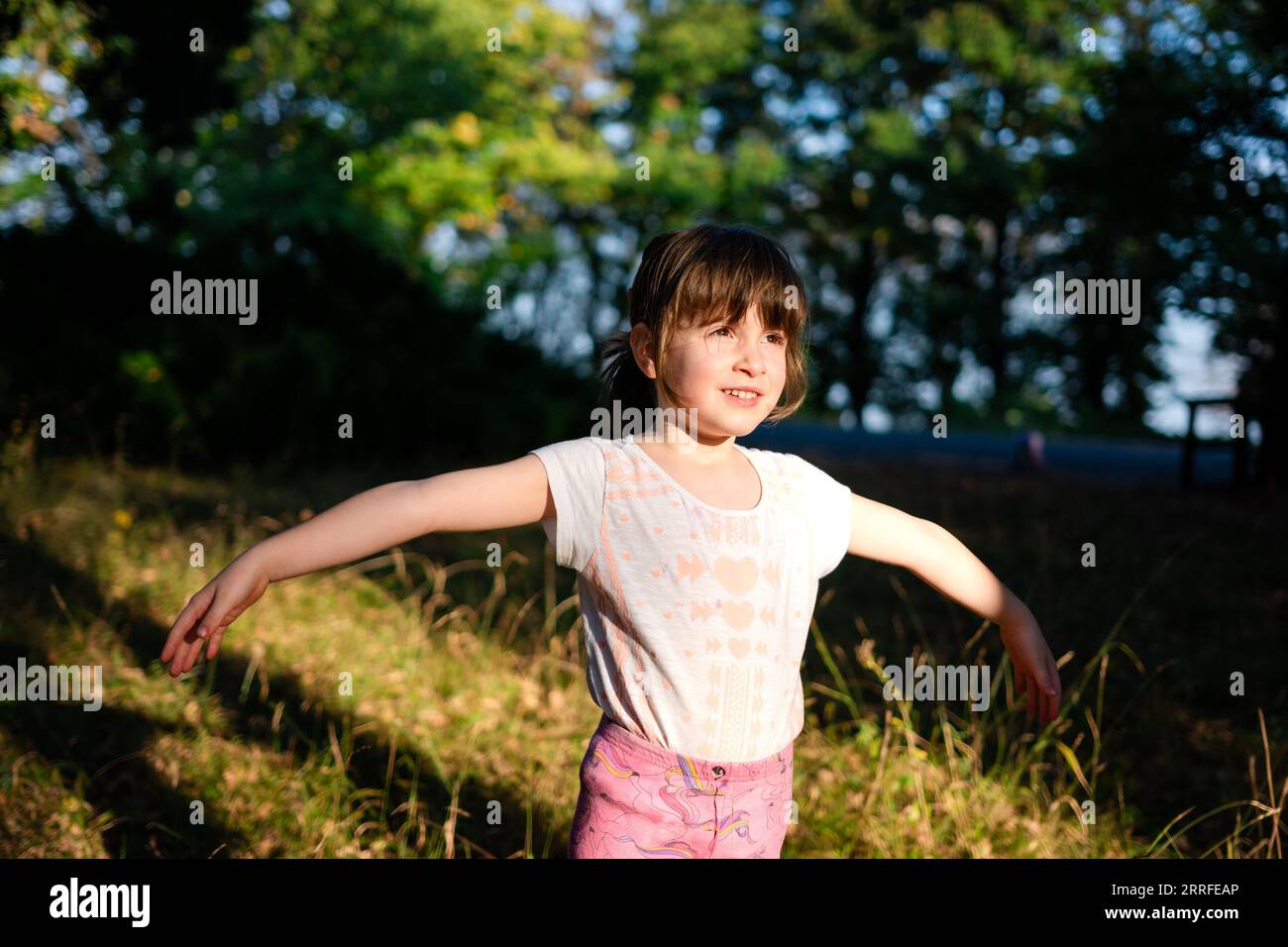 Girl with open arms hi-res stock photography and images - Alamy