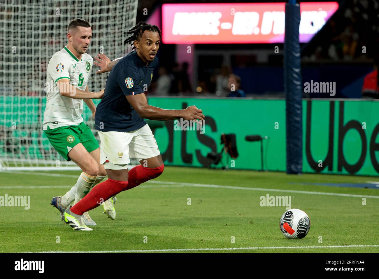 Paris, France. 07th Sep, 2023. Jules Kounde of France, left Alan Browne of Ireland during the UEFA Euro 2024, European Qualifiers Group B football match between France and Republic of Ireland on September 7, 2023 at Parc des Princes stadium in Paris, France - Photo Jean Catuffe/DPPI Credit: DPPI Media/Alamy Live News Stock Photo