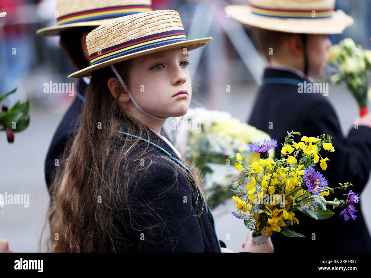 220424 -- STRATFORD UPON AVON, April 24, 2022 -- A girl attends a parade in celebration of William Shakespeare s 458th birthday in Stratford-upon-Avon, Britain, April 23, 2022. Over 1,000 people gathered at Stratford-upon-Avon, the hometown of William Shakespeare, to celebrate the British playwright s 458th birthday on Saturday.  BRITAIN-STRATFORD UPON AVON-SHAKESPEARE-CELEBRATION LixYing PUBLICATIONxNOTxINxCHN Stock Photo