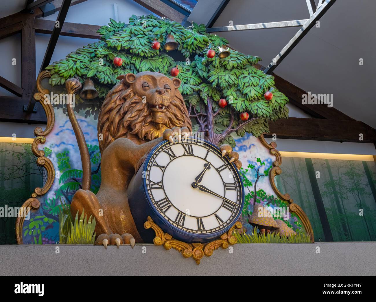 Grantham, Lincolnshire, UK – The Lion and Apple Tree Clock in the Isaac Newton Shopping Centre Stock Photo