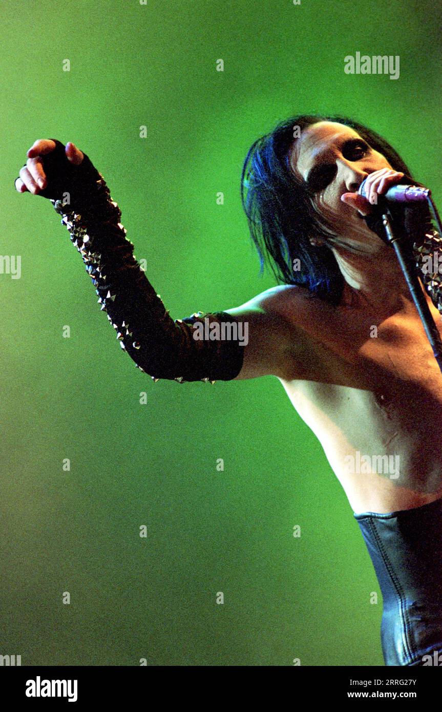 Italy Imola 1999-06-18 : Marilyn Manson in the concert at the