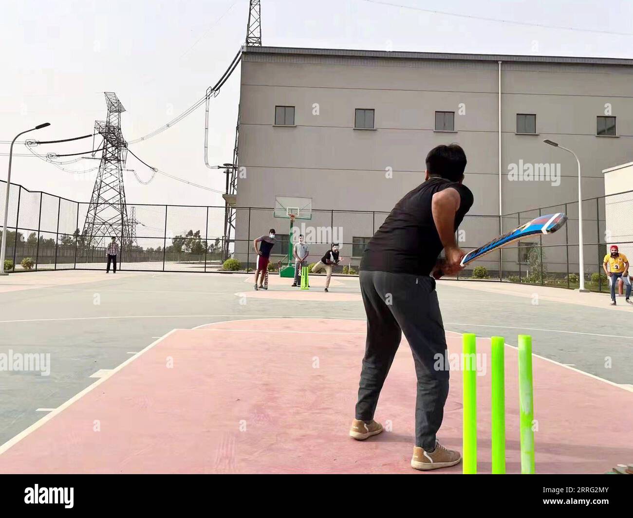 220504 LAHORE PAKISTAN, May 4, 2022 Chinese and Pakistani