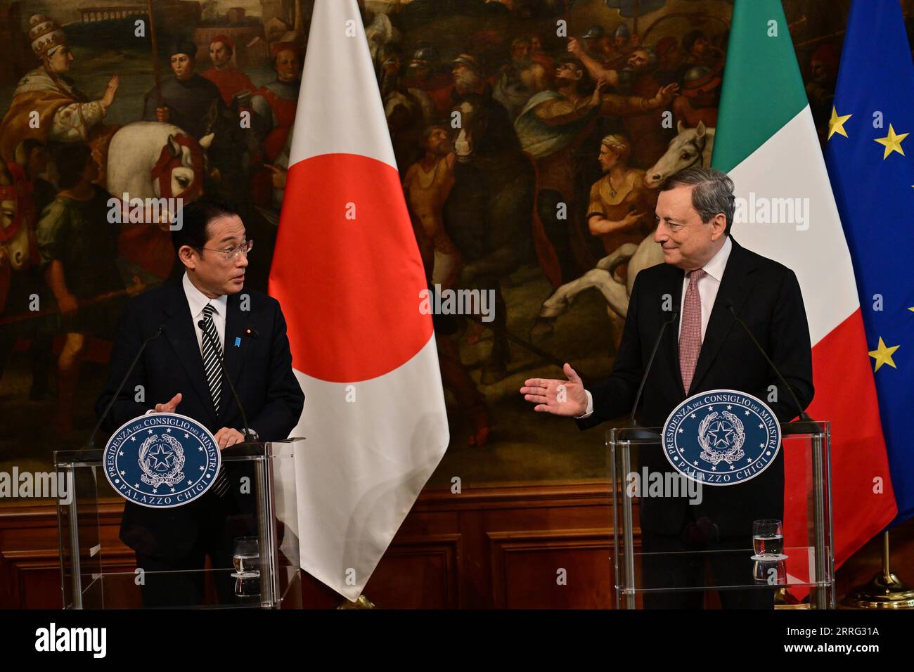 220505 -- ROME, May 5, 2022 -- Italian Prime Minister Mario Draghi R and Japanese Prime Minister Fumio Kishida attend a press conference in Rome, Italy on May 4, 2022. The leaders of Italy and Japan on Wednesday said they would push for a negotiated settlement to the Ukraine conflict. Photo by /Xinhua ITALY-JAPAN-PM-MEETING AlbertoxLingria PUBLICATIONxNOTxINxCHN Stock Photo