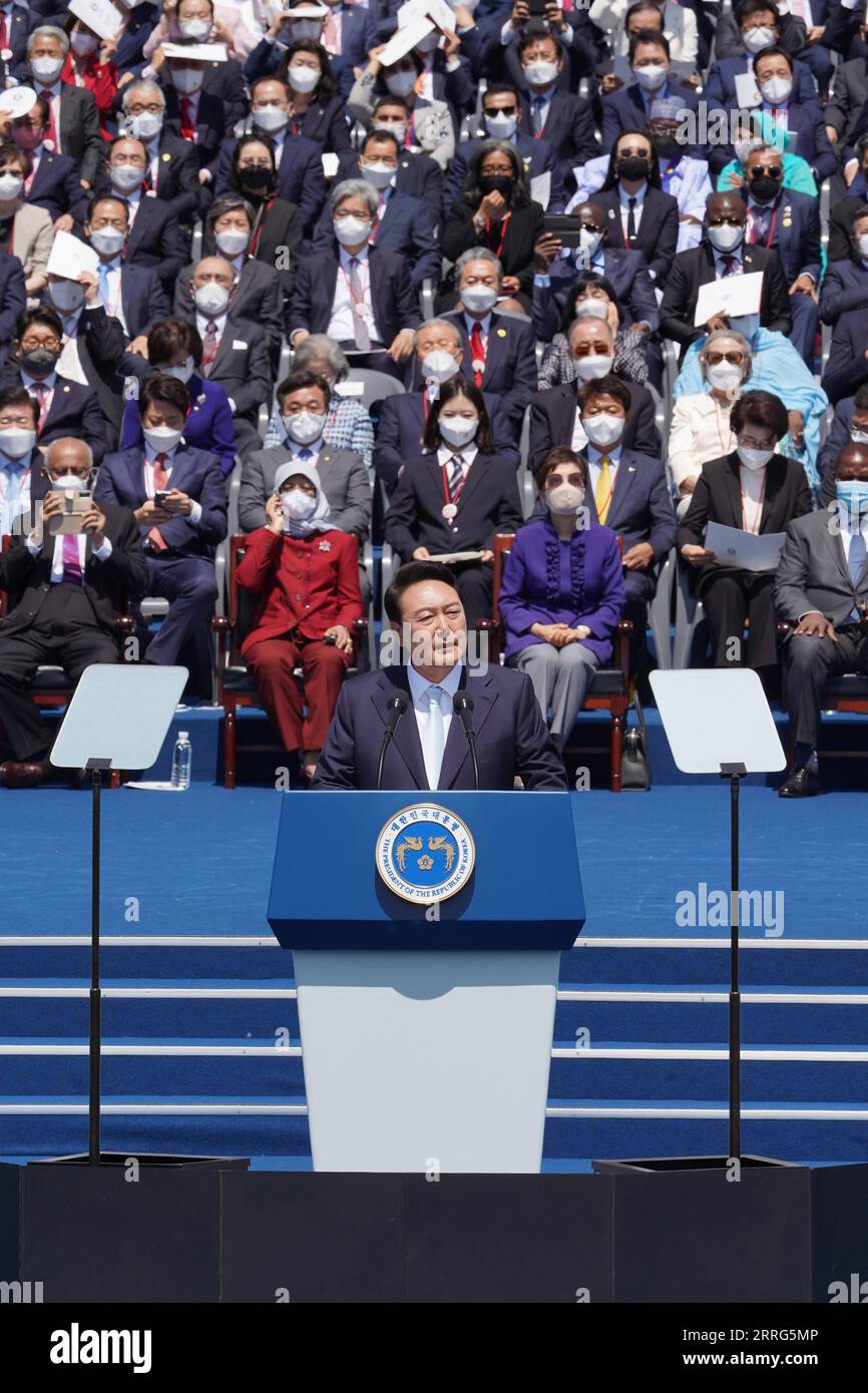 220510 -- SEOUL, May 10, 2022 -- Yoon Suk-yeol addresses his presidential inaugural ceremony in the National Assembly plaza in Seoul, South Korea, May 10, 2022. Photo by /Xinhua SOUTH KOREA-SEOUL-YOON SUK-YEOL-PRESIDENTIAL INAUGURATION JamesxLee PUBLICATIONxNOTxINxCHN Stock Photo