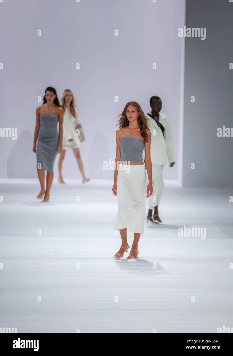 220510 -- SYDNEY, May 10, 2022 -- Models walk on catwalk during the Afterpay Australian Fashion Week AAFW in Sydney, Australia, on May 10, 2022. The AAFW kicked off on Monday with an array of local brands showcasing their resort collections in Sydney. Photo by /Xinhua AUSTRALIA-SYDNEY-FASHION WEEK HuxJingchen PUBLICATIONxNOTxINxCHN Stock Photo
