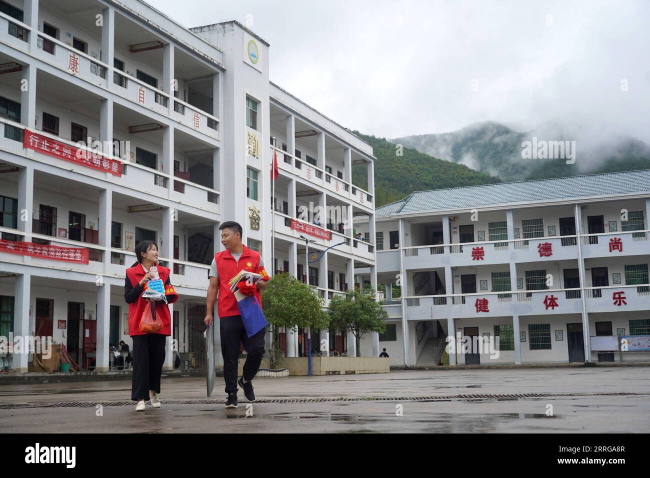 220515 -- JI AN, May 15, 2022 -- Zhao Longjuan L and Wang Zhi are on their way to disabled students homes to deliver classes at Wan an County, east China s Jiangxi Province, May 13, 2022. Nearly 200 teachers have been providing home delivery teaching for 83 severely disabled students in the county for nearly three years.  CHINA-JIANGXI-DISABLED STUDENTS- HOME DELIVERY TEACHING CN WanxXiang PUBLICATIONxNOTxINxCHN Stock Photo