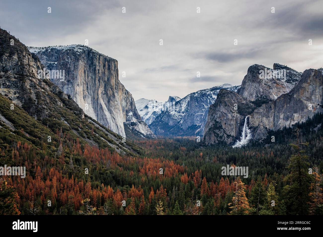 Tourists tunnel view yosemite hi-res stock photography and images - Alamy