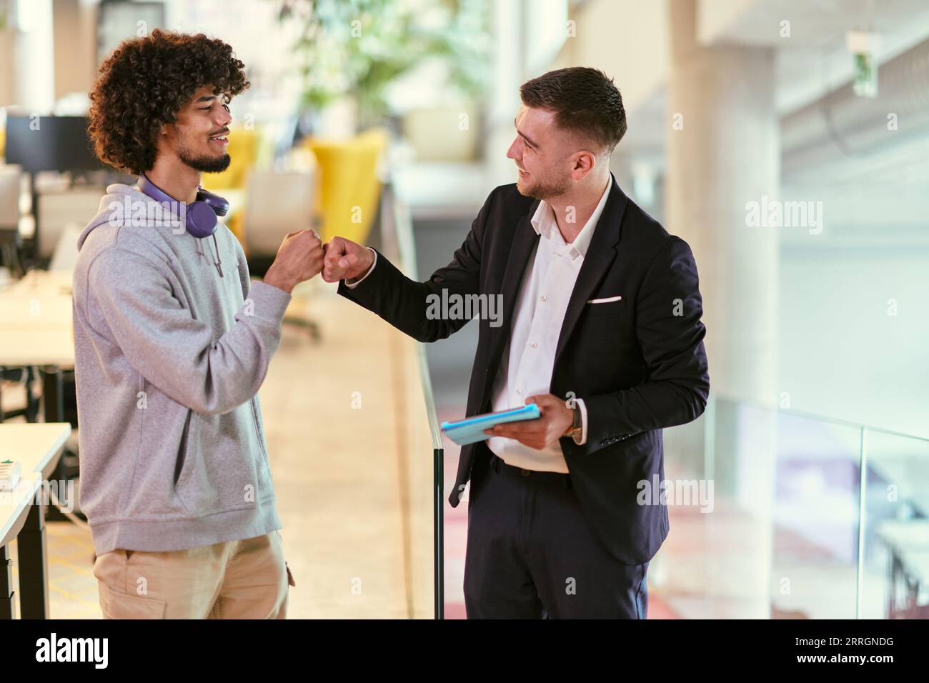 Handover handoff hi-res stock photography and images - Alamy