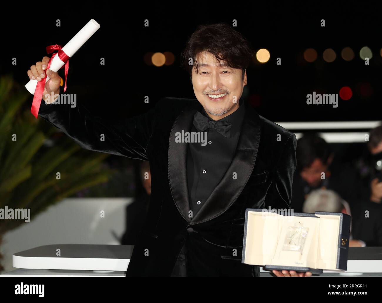 220529 -- CANNES, May 29, 2022 -- Song Kang-ho from the South Korean film Broker poses during a photocall after winning the Award for Best Actor at the closing ceremony of the 75th edition of the Cannes Film Festival in Cannes, southern France, May 28, 2022.  FRANCE-CANNES-FILM FESTIVAL-CLOSE GaoxJing PUBLICATIONxNOTxINxCHN Stock Photo