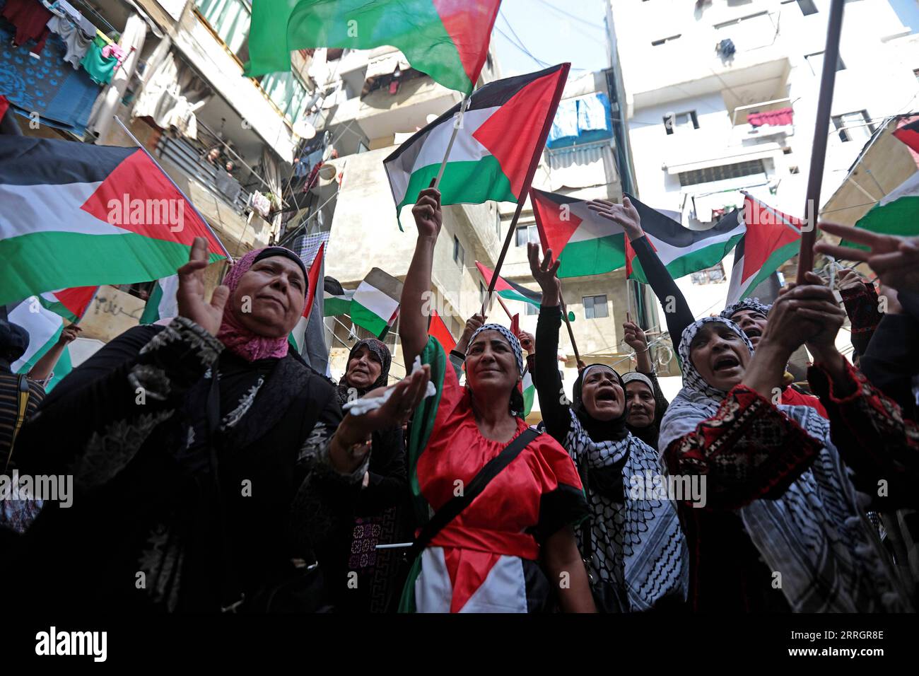 220529 -- BEIRUT, May 29, 2022 -- Palestinian people protest against the flag march at Shatila refugee camp in Beirut, Lebanon, on May 29, 2022. The controversial flag march through Jerusalem s Old City took place on Sunday to mark Jerusalem Day, which commemorates the unification of the city after Israel annexed East Jerusalem in 1967.  LEBANON-BEIRUT-PALESTINIANS-PROTEST BilalxJawich PUBLICATIONxNOTxINxCHN Stock Photo