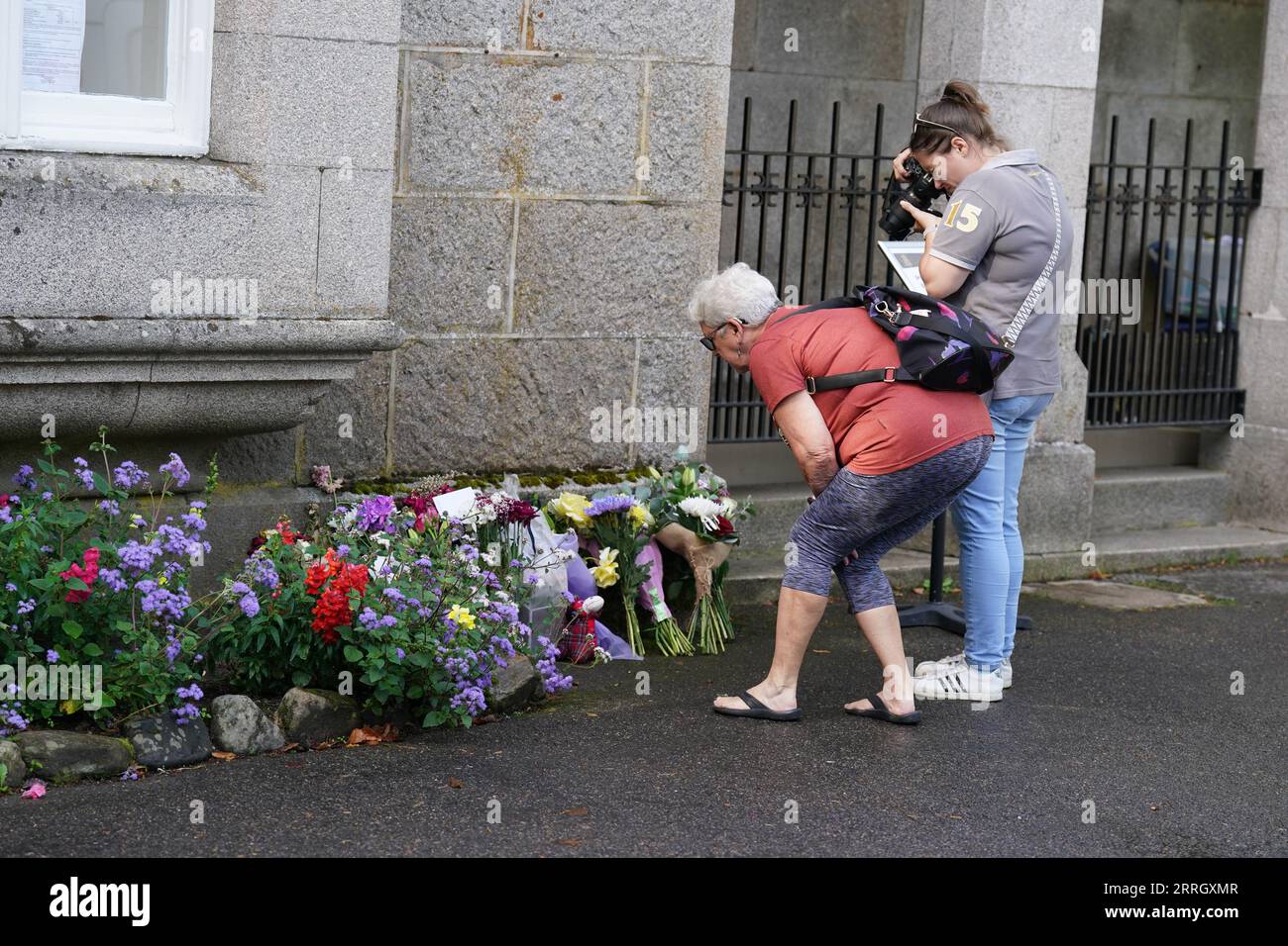 Floral tributes left outside the gates of Balmoral Castle to mark the first anniversary of the death of Queen Elizabeth II. Picture date: Friday September 8, 2023. Stock Photo